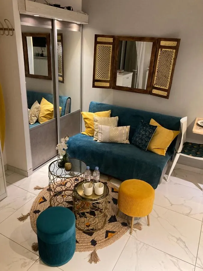 Appartement T1 Centre Ville, Vieil Antibes, Port, Gare et Plage 4PERS